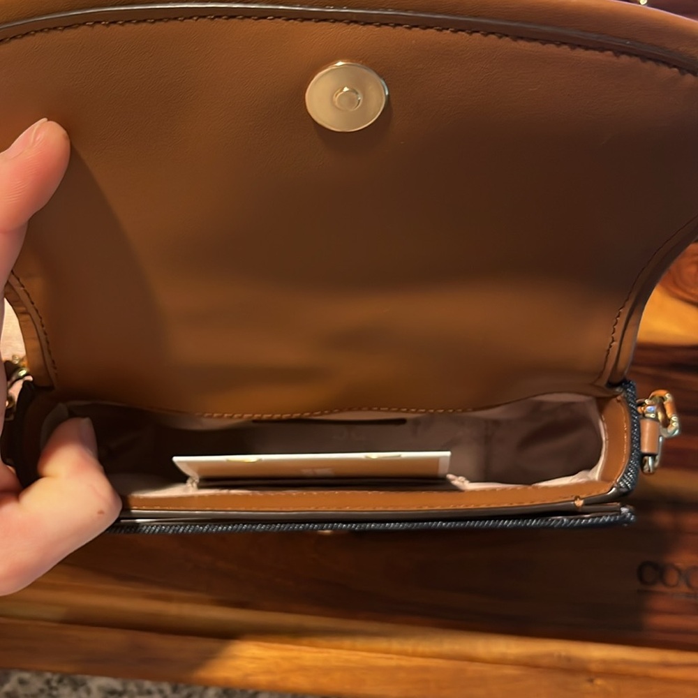BRAND NEW micheal kors deniem cross cary purse MRSP $259 - Picture 3 of 3